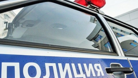 В Сафакулево полицейские задержали подозреваемого в хищении денежных средств с банковской карты